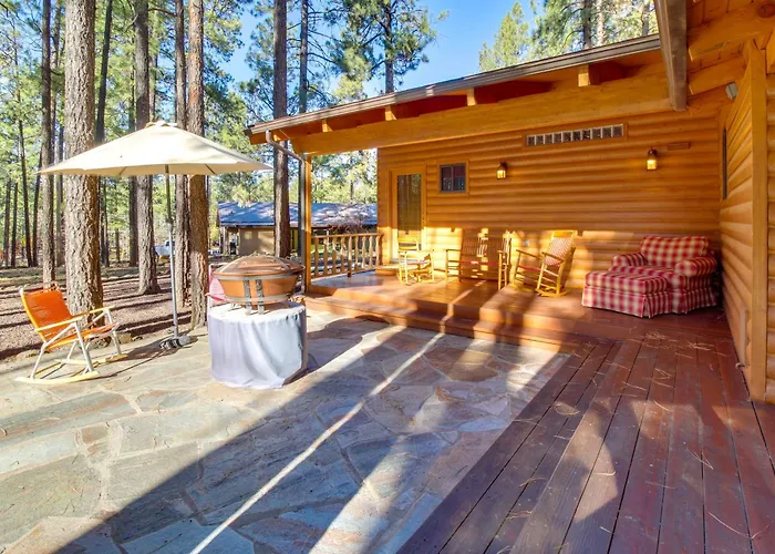 Holiday home Bear's Den 2 Mi To Pinetop Cc: Ski, Sled, Hike!