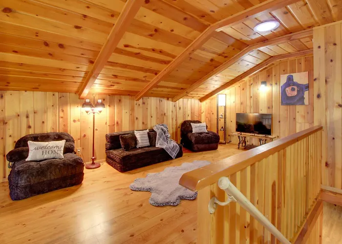 Holiday home Bear's Den 2 Mi To Pinetop Cc: Ski, Sled, Hike!
