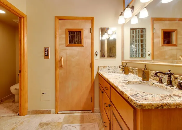 Holiday home Bear's Den 2 Mi To Pinetop Cc: Ski, Sled, Hike! *