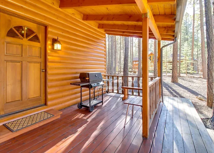 Holiday home Bear's Den 2 Mi To Pinetop Cc: Ski, Sled, Hike!